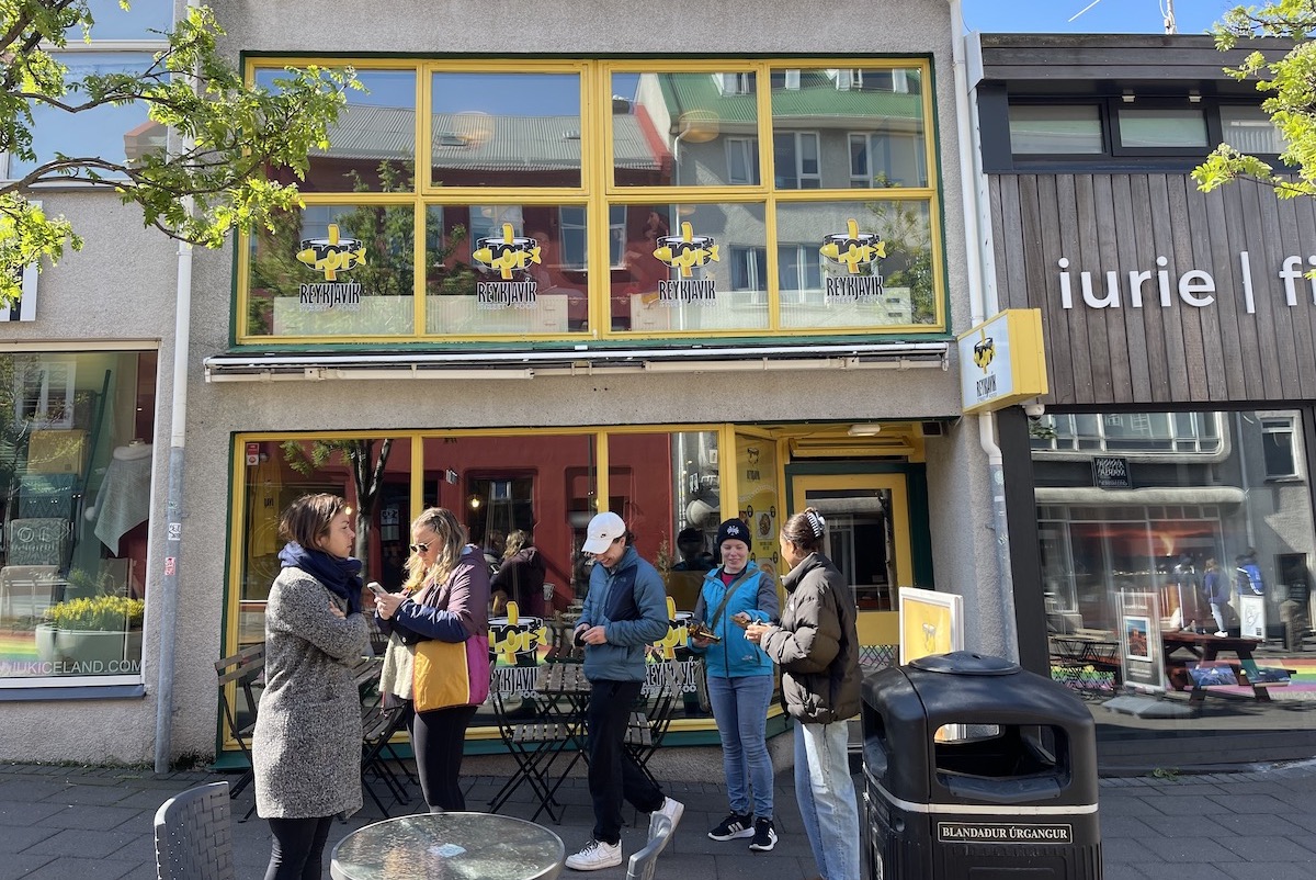 Travelers on a food tour in Reykjavik, Iceland in May 2023 that was booked through Viator. Source: Skift/Dennis Schaal